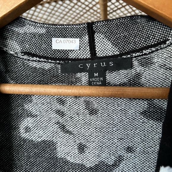 Cyrus black and white floral printed cardiagn - Beautiful!!! - Picture 4 of 6